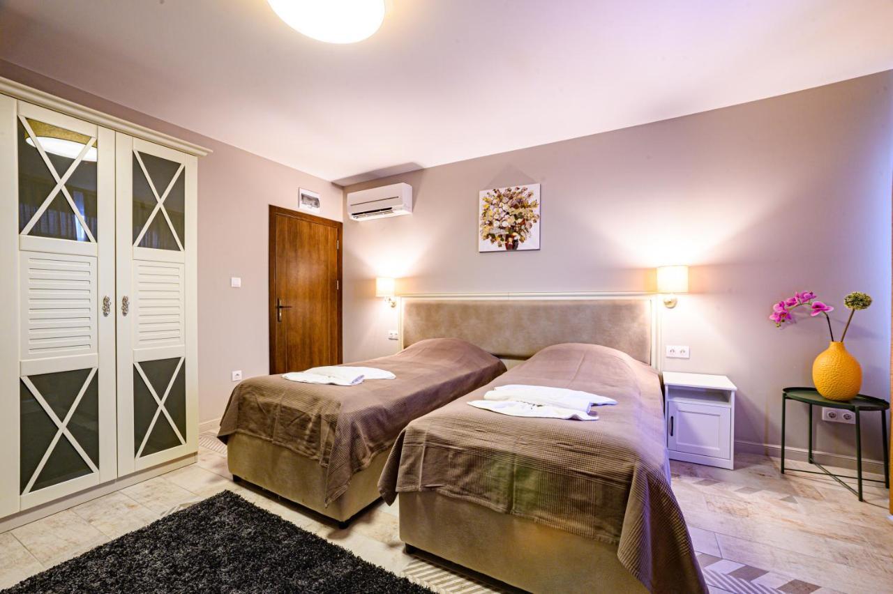 Antique Boutique Hotel Pavel Banya Exterior photo